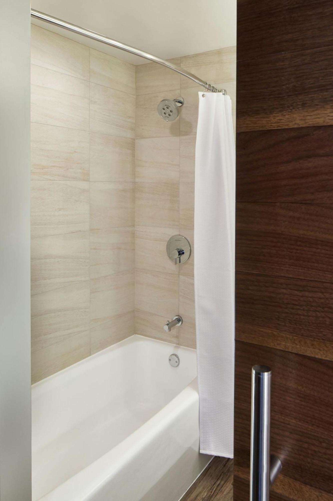 The Del Monte Lodge Renaissance Rochester Hotel & Spa Экстерьер фото