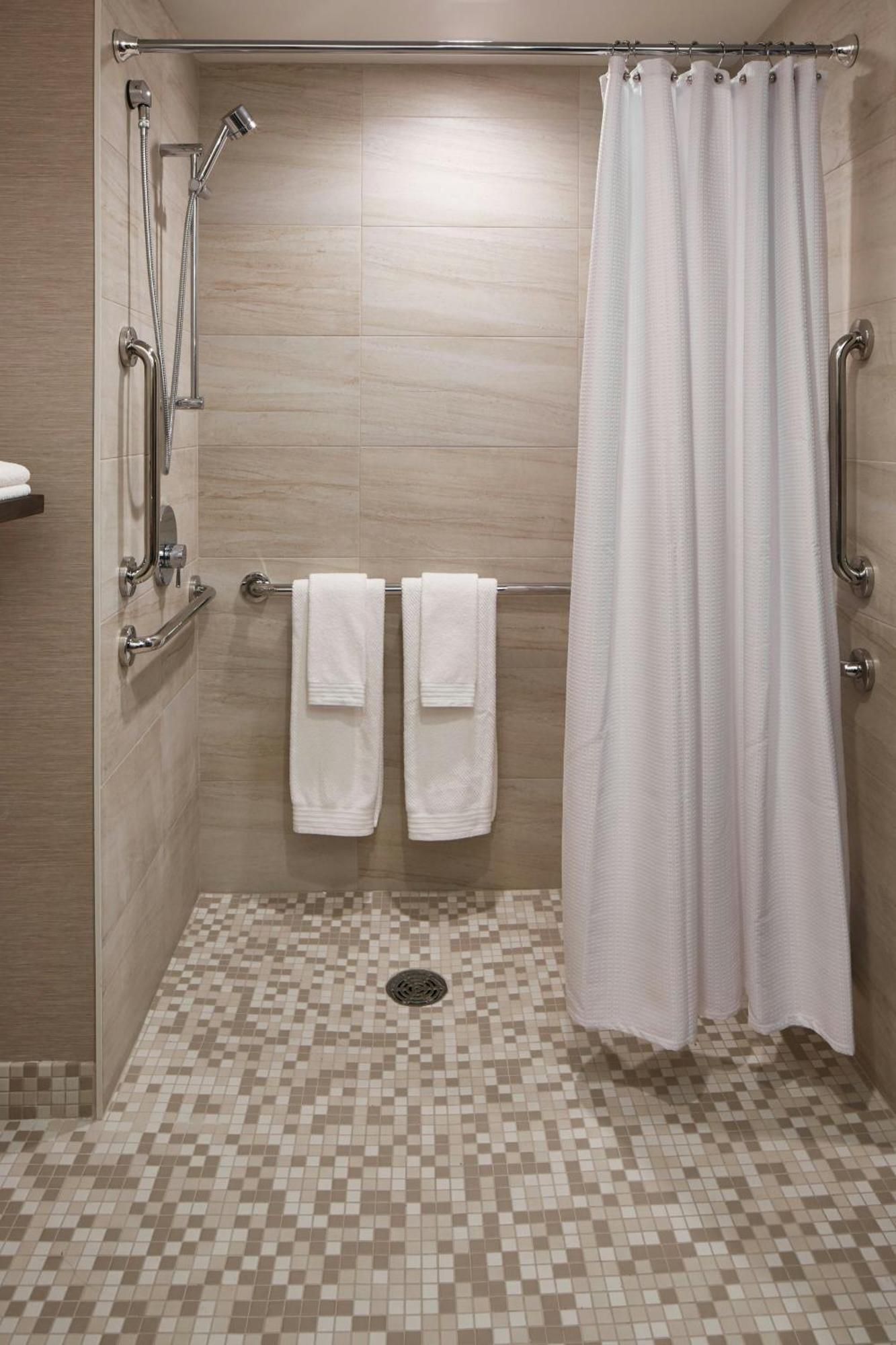 The Del Monte Lodge Renaissance Rochester Hotel & Spa Экстерьер фото