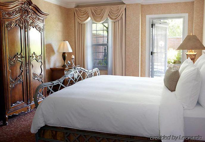 The Del Monte Lodge Renaissance Rochester Hotel & Spa Экстерьер фото